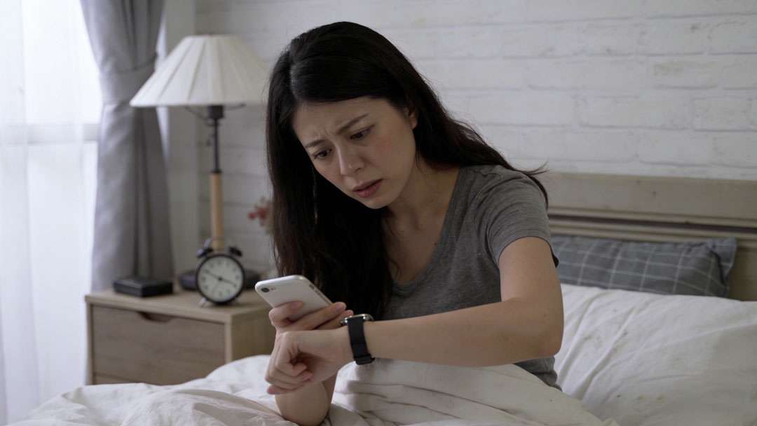 闹钟还没响人先醒，原来这是焦虑啊，我还以为是我自律呢