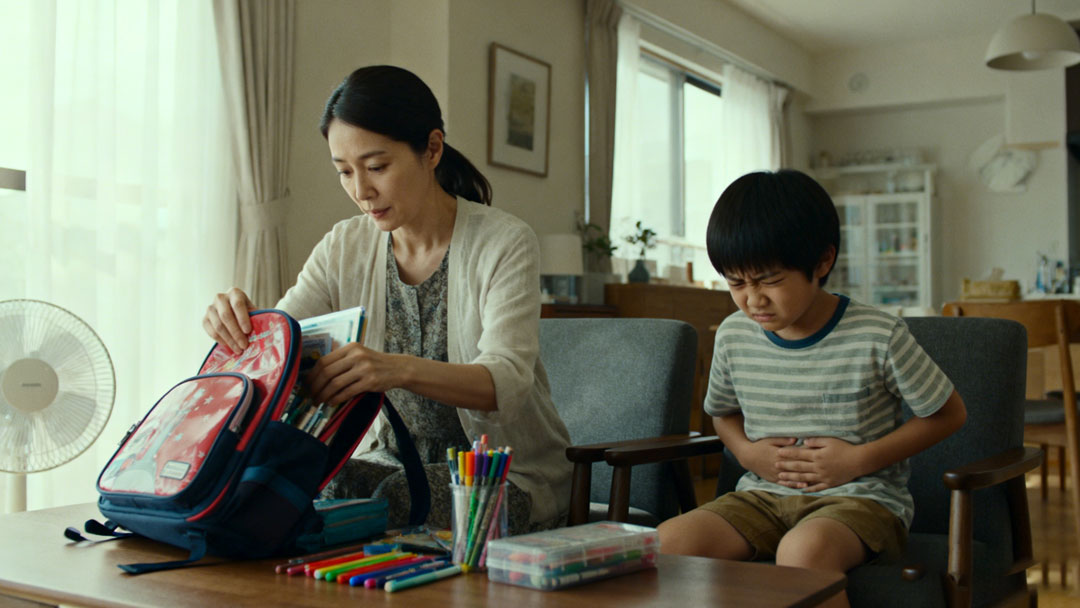 临近开学，孩子一提学校就肚子疼：他是在逃避学习，还是已经陷入“开学焦虑”？