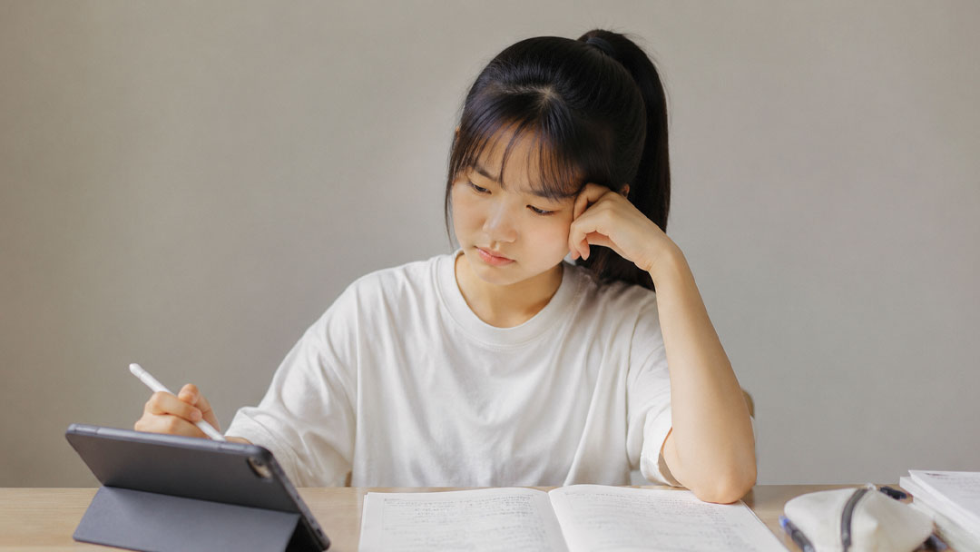 让孩子用AI，也能保住独立思考的4条家规